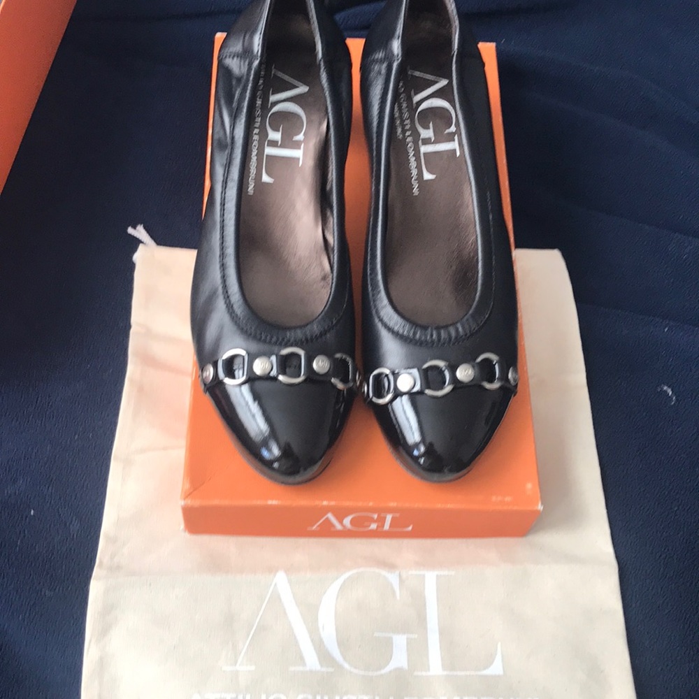 AGL pumps - black with silver buckle toe detail